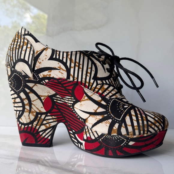 Abstract Floral Motif Block Geo Heel NWT - Picture 13 of 15